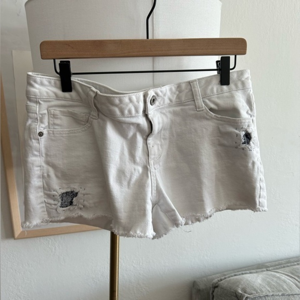White Boho Festival White Distressed Denim Shorts Size 13 stretch Shortie